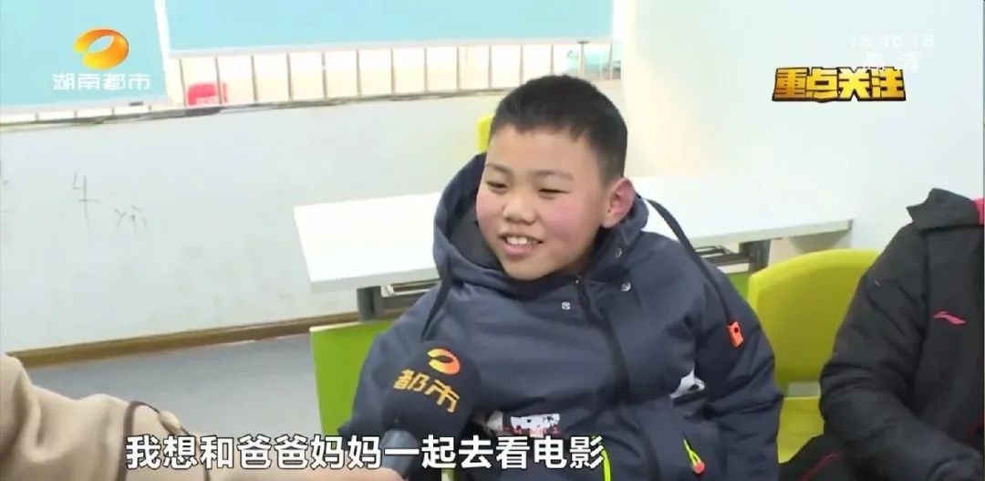 DƬ